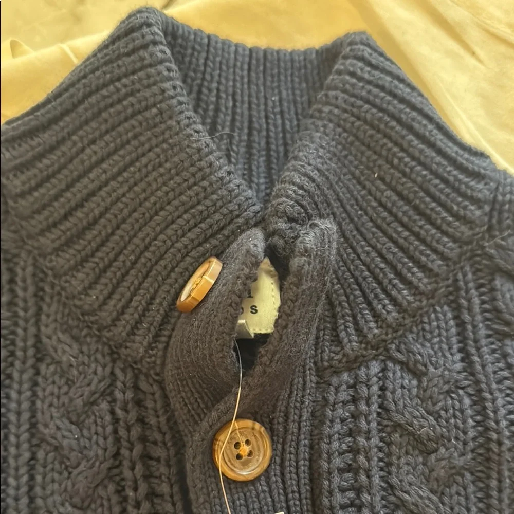 GAP Men's Navy Cable Zip-Up Sweater with Wooden Buttons